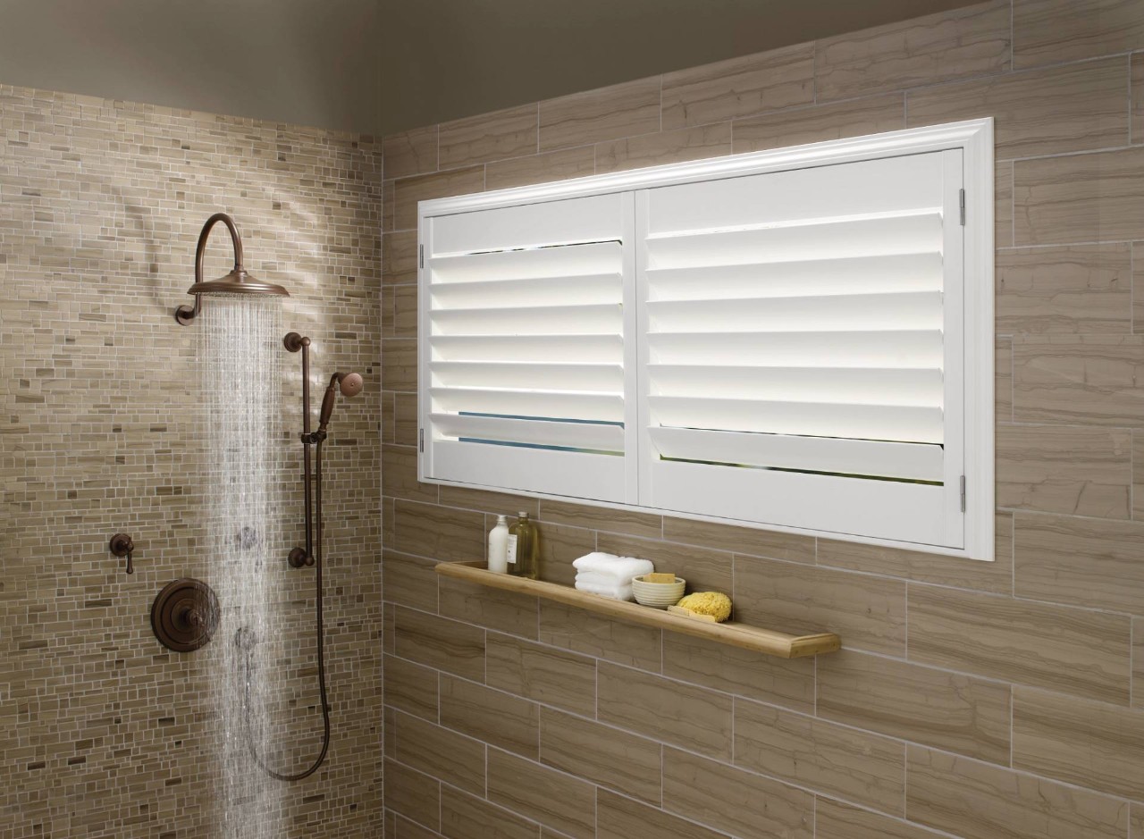 Hunter Douglas shutters in a bathroom near Jamesburg, NJ