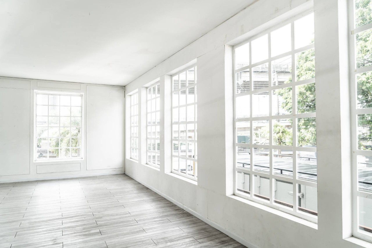 An empty room with several large windows at Jamesburg Hardware near Jamesburg, NJ 